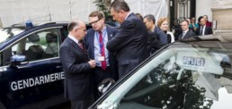 2 DURISOTTI Presentation Ministère de l'Interieur à gauche Bernard Cazeneuve avec Jean-Claude Morel et Francois Loor de Durisotti.jpg