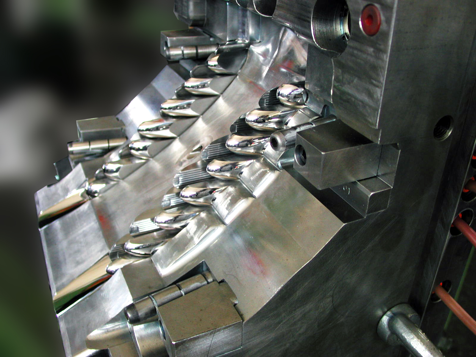 VIGNAL GROUP renforce son pôle d’outillages d’injection de pièces