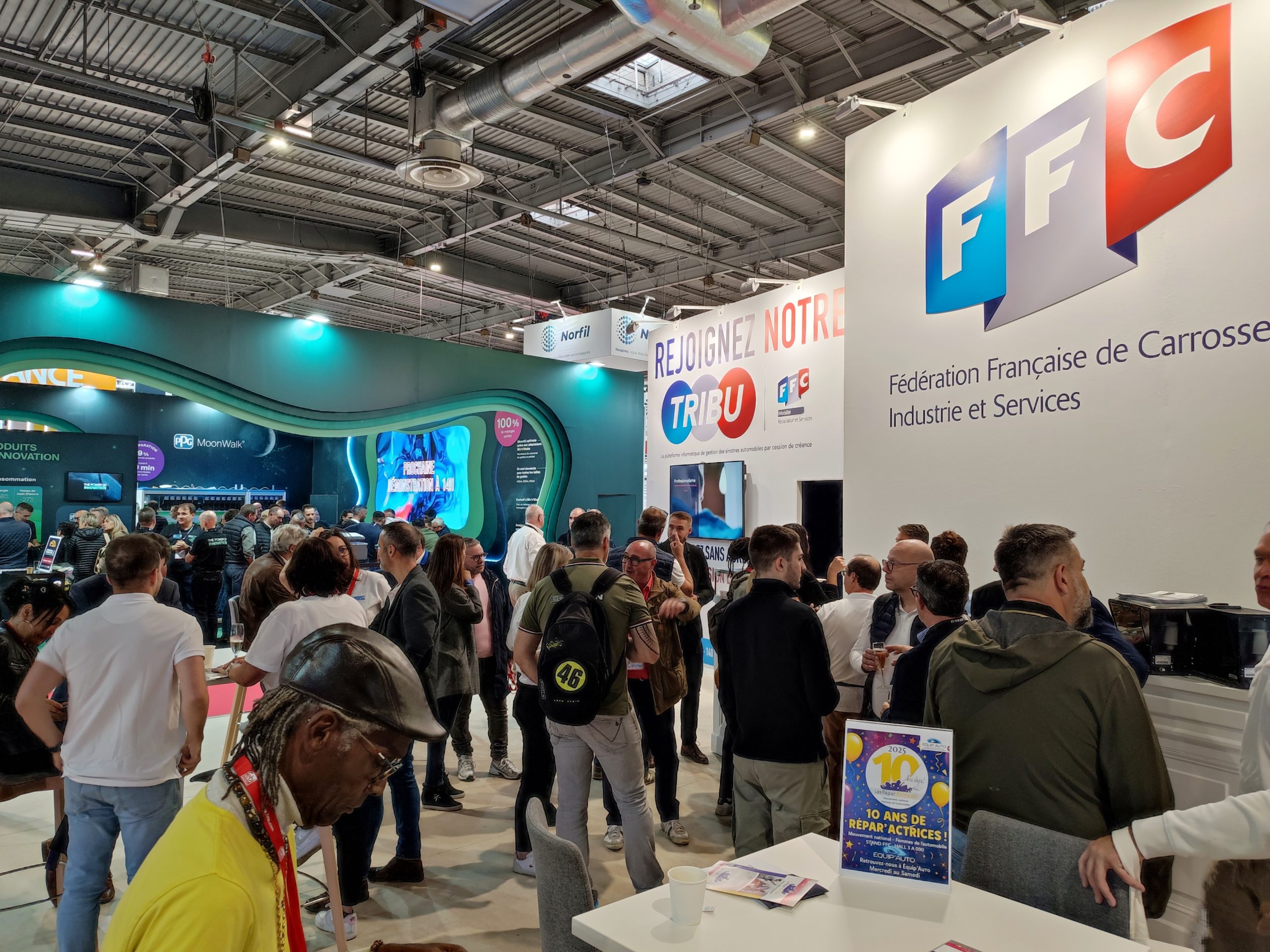 monde sur le stand